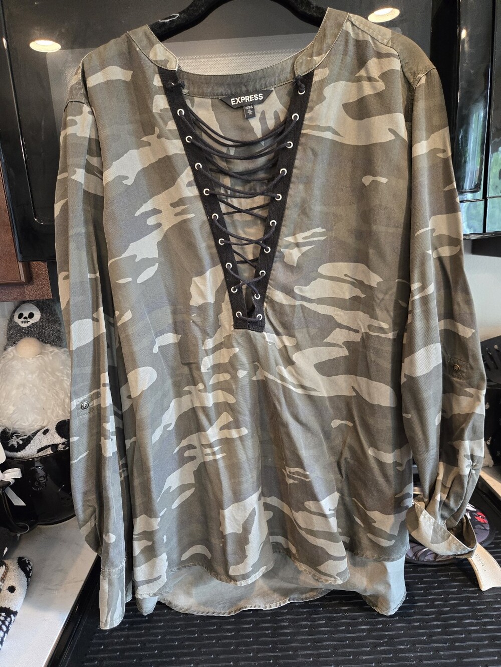 Express Camo Lace-Up Tunic in Olive. Size XL